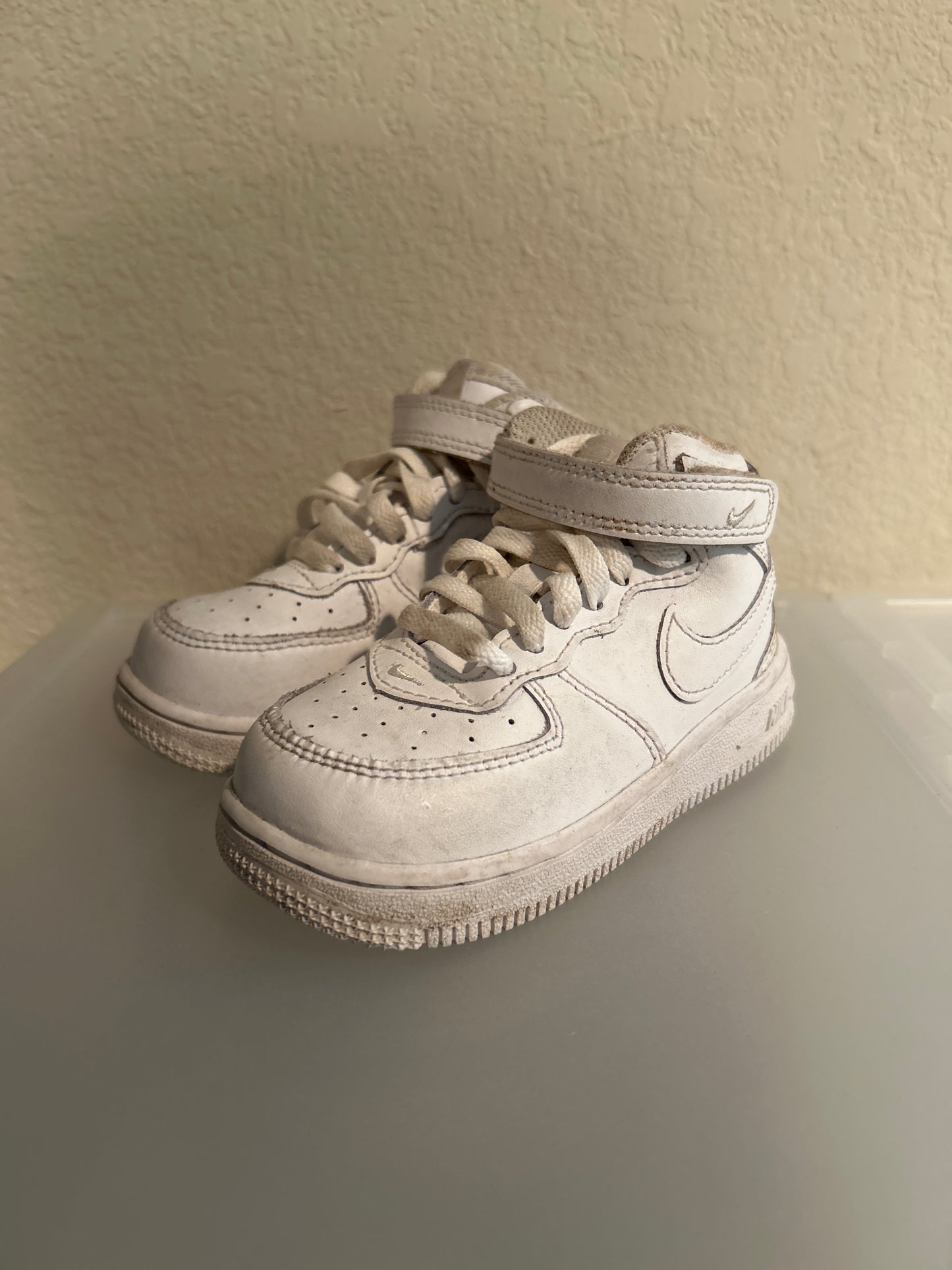 White Air Force High Size 7C