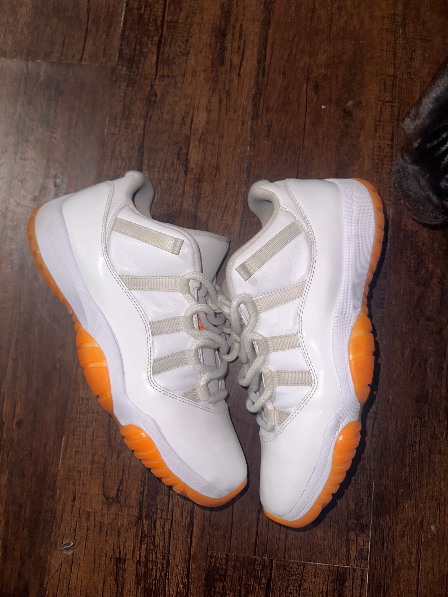 AJ11 Citrus Low Size 12W