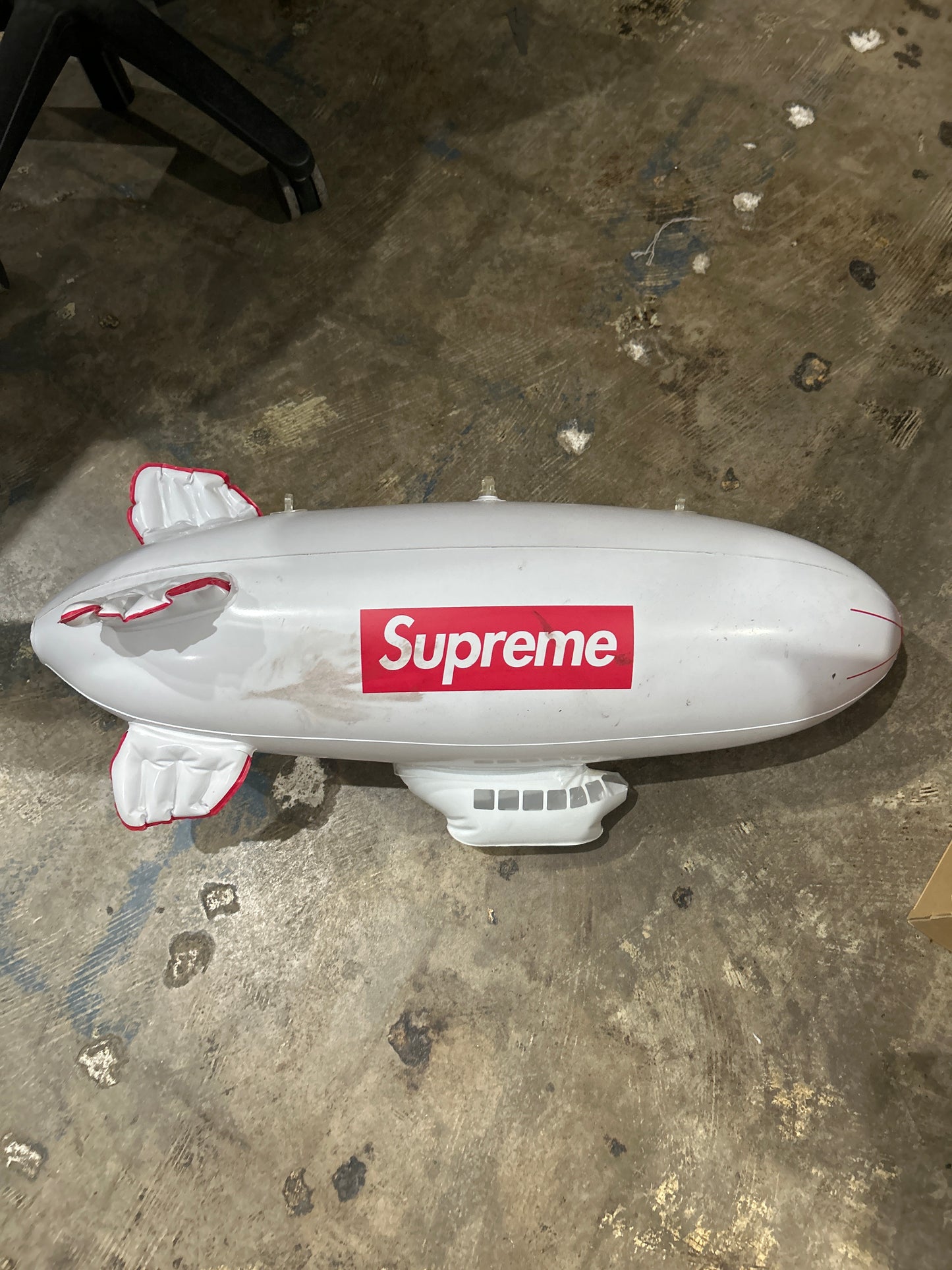 Supreme Inflateable Blimp