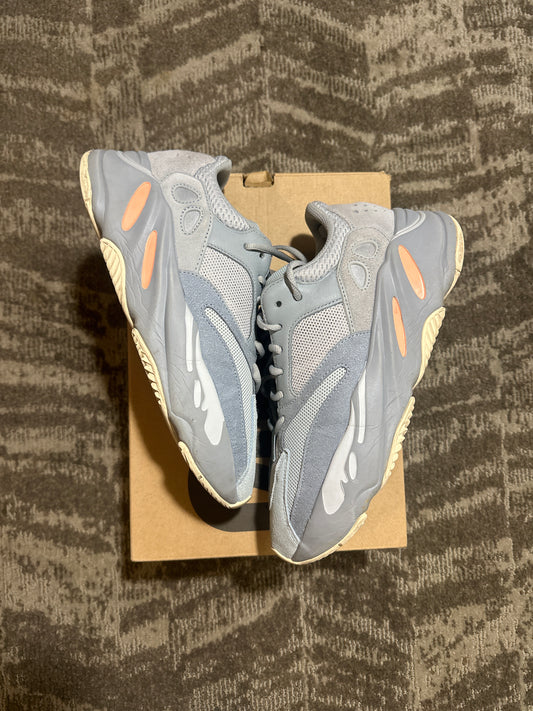 Yeezy 700 Hospital Blue Size 9.5