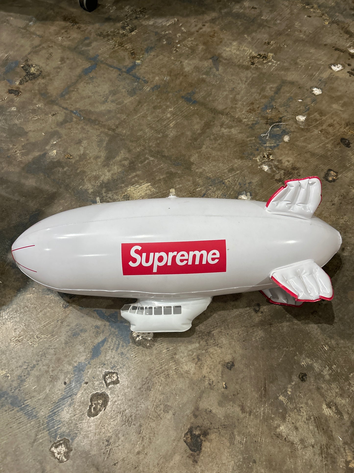 Supreme Inflateable Blimp