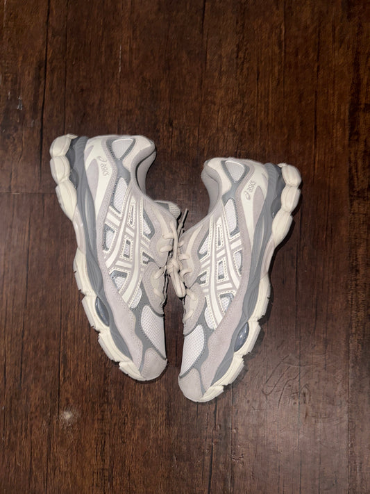 Asics White/Grey Size 8