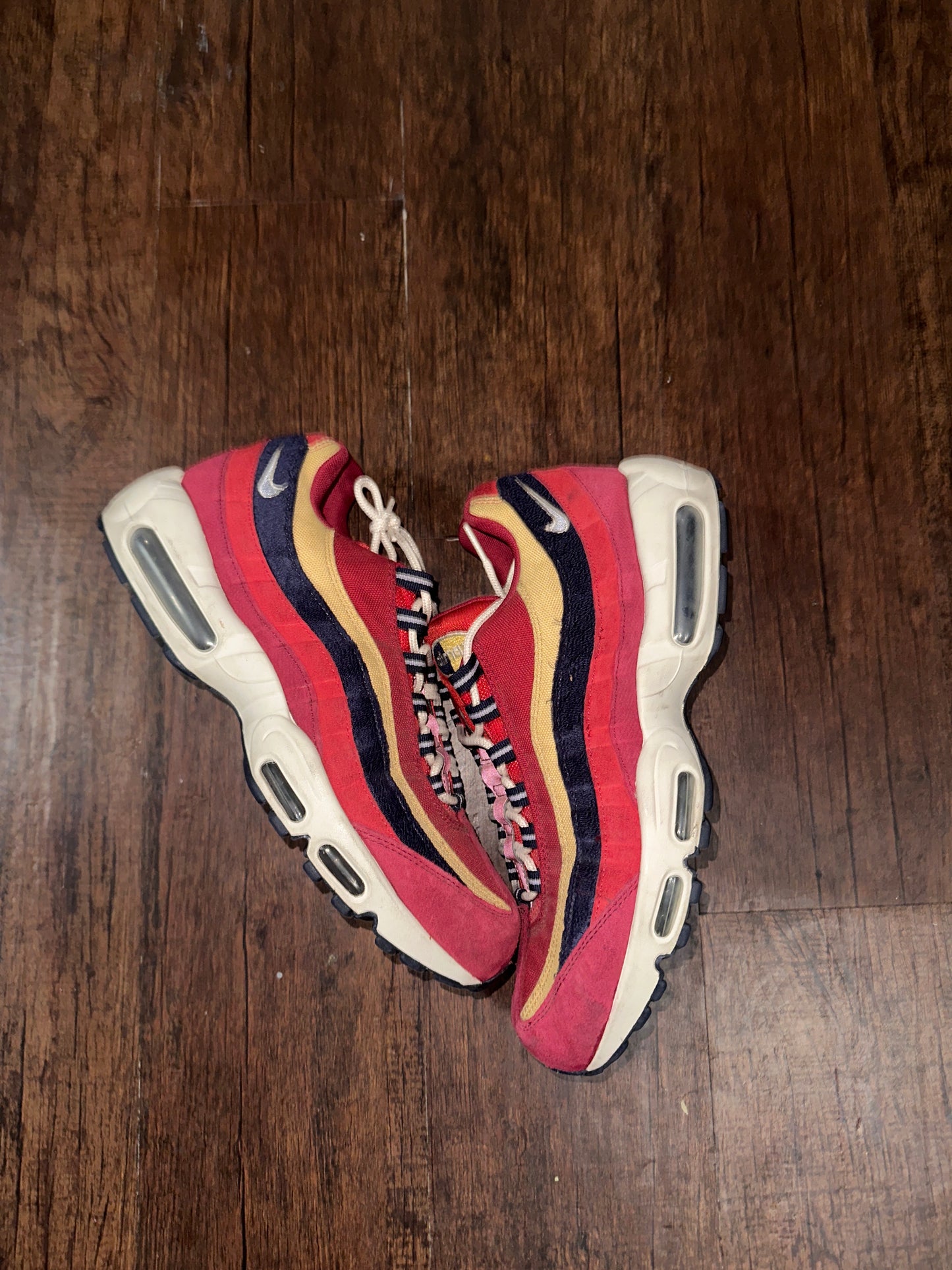 AM95 Party Red Crush Size 11.5