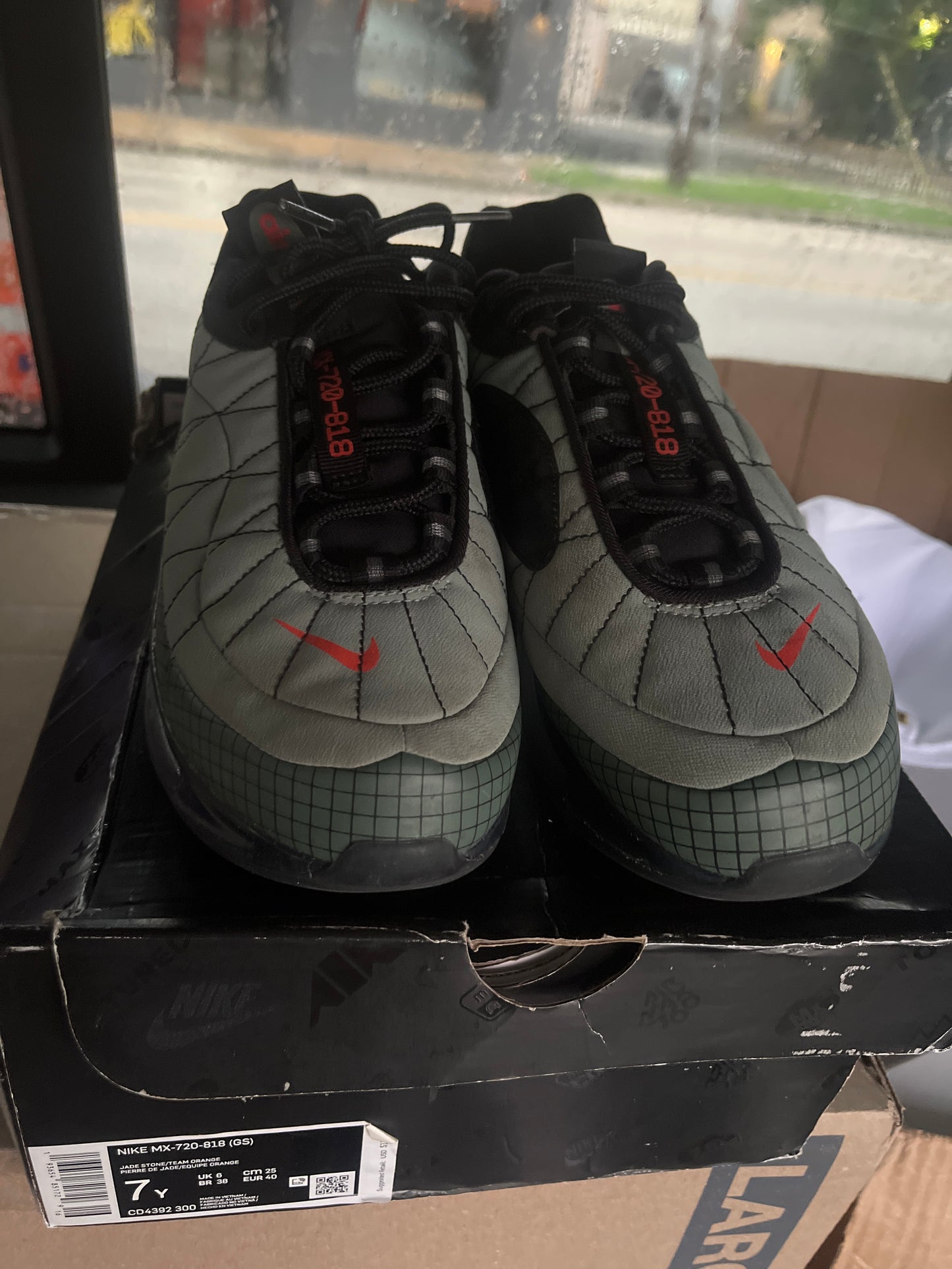 Air Max 720 Size 7Y