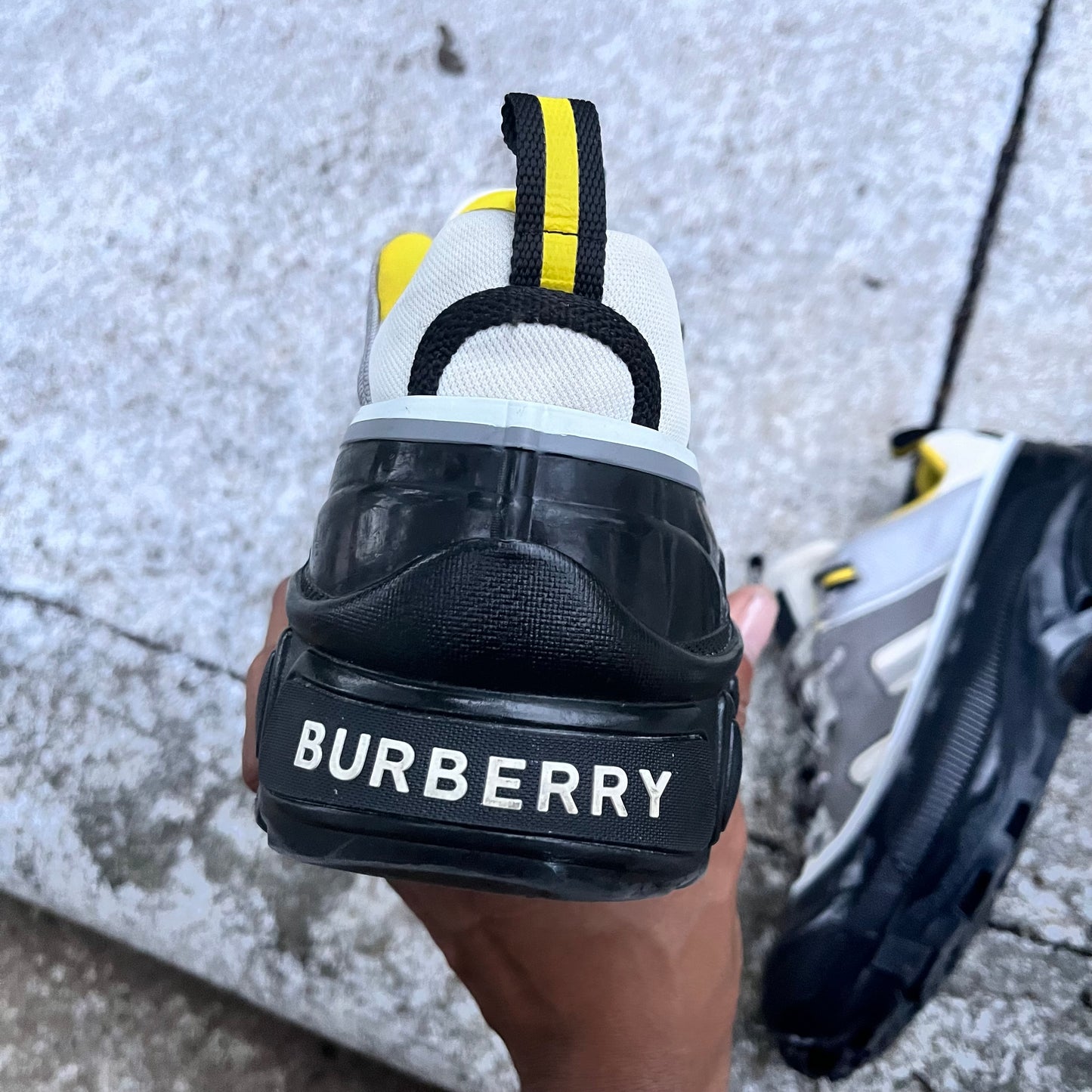 Burberry Black Yellow Size 44