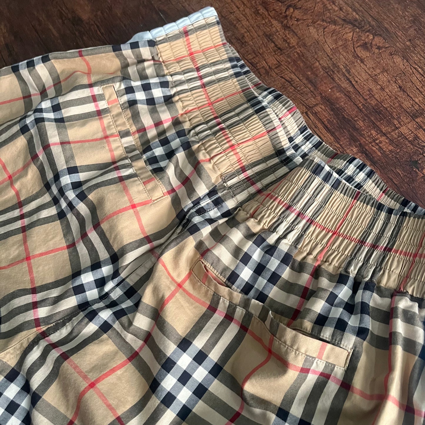 Burberry Shorts Size Small (US 8)