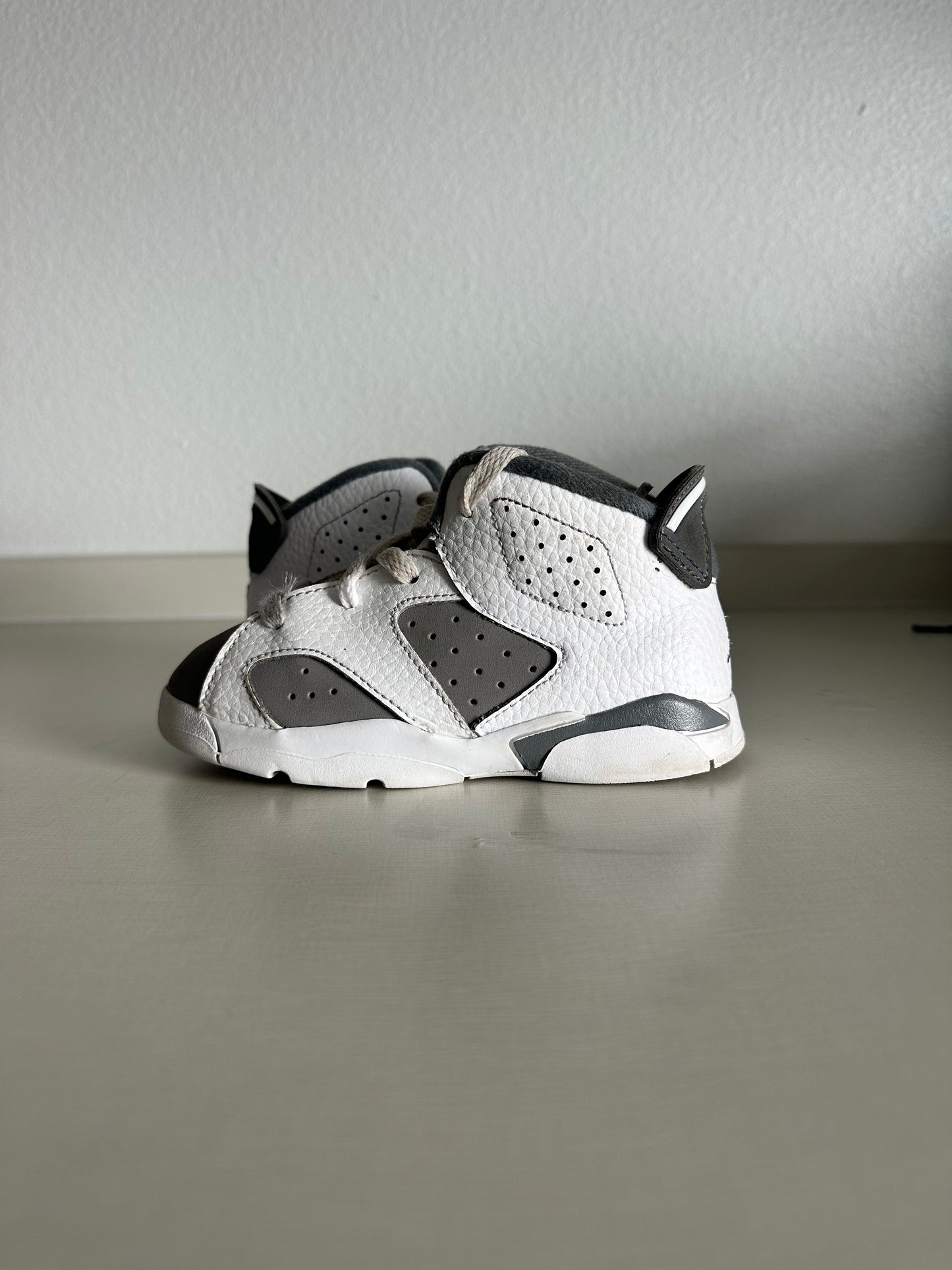 AJ6 Grey Size 8C