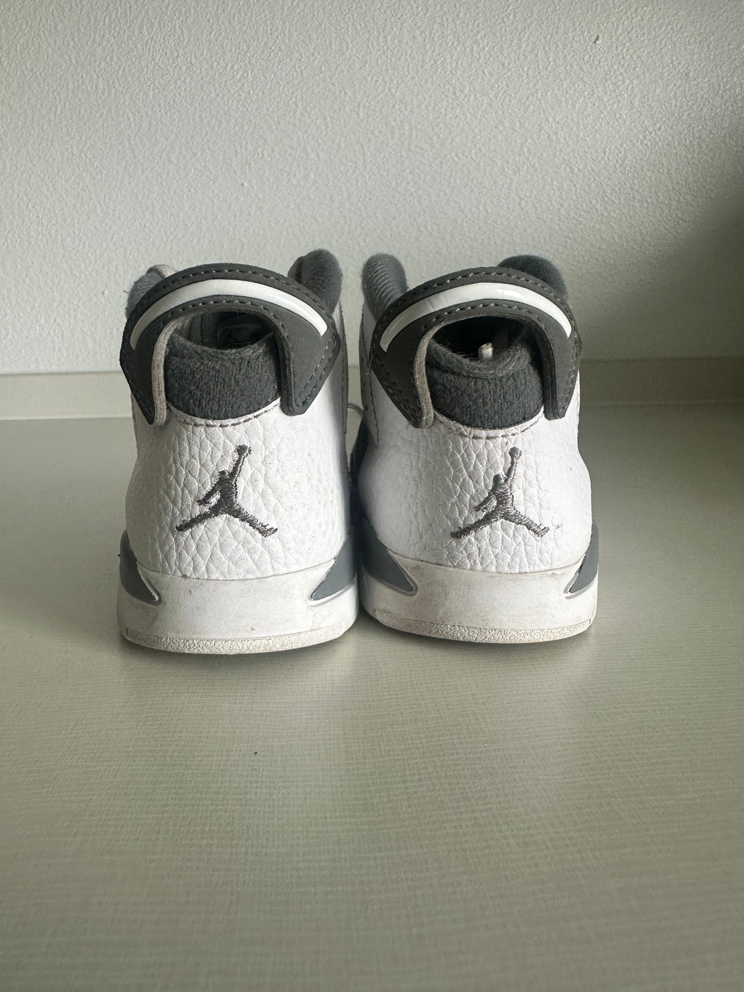 AJ6 Grey Size 8C